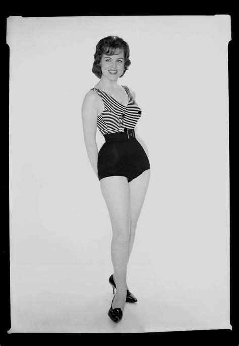19 Fascinating Vintage Studio Photos Of Women In Their Super Sexy 50s