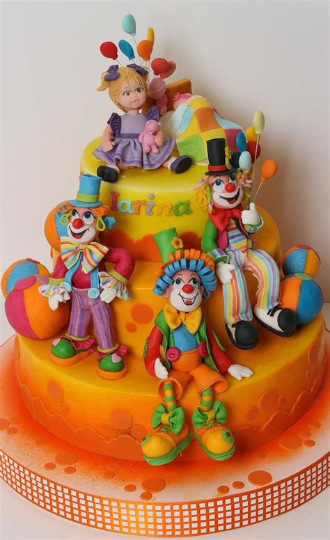 Cake With Clowns Decorated Cake By Viorica Dinu Cakesdecor