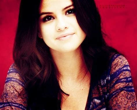 How Many Of You Think That Selena Gomez Is The Prettiest Girl In The