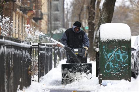 In Pictures Powerful Snowstorm Sweeps Across Us Cities Weather News