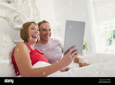 Digital Couple Hi Res Stock Photography And Images Alamy