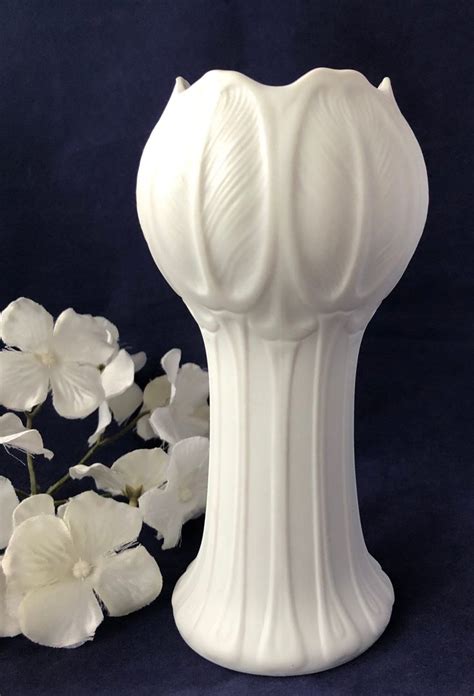 This Superb And Rare Vintage Hutschenreuther Vase Has Art Nouveau
