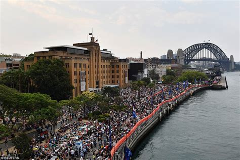 New Years Eve 2020 Sydneys Midnight Firework Spectacular Goes Ahead