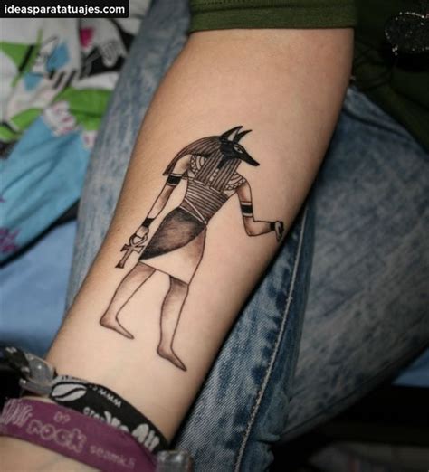 Pink floyd fue la primera banda que empleó el sonido cuadrofónico, una versión primaria de lo que hoy es el sonido surround, en sus conciertos. tattoo leon egipcio - Buscar con Google | Tatuaje egipcio ...