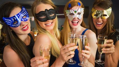 How To Throw A Masquerade Party Masquerade Party French Themed Parties