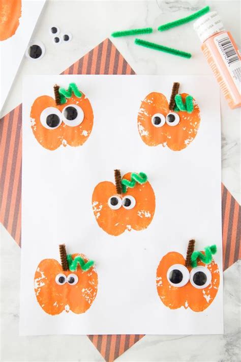 Looking for halloween crafts to get kids in the halloween spirit? 43 Easy Halloween Crafts for Kids - Fun DIY Halloween ...