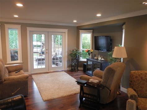 Find useful information, the address and the phone number of the local business you are looking for. living room, paint, entertainment room, general contractor ...