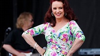 Sheena Easton Admits Putting Family Before Fame Helped Her Stay Sane ...