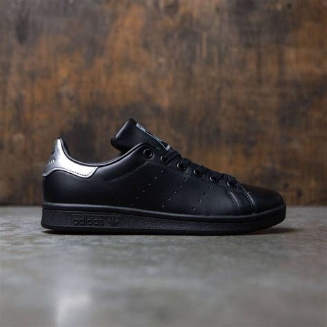 4.7 out of 5 stars 75. Adidas Women Stan Smith black core black supcol