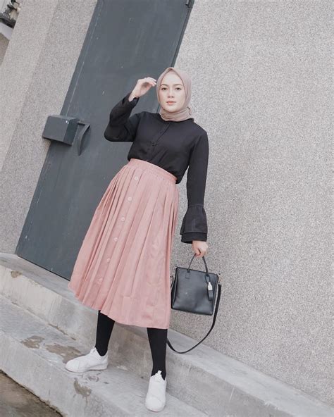 Ootd #rokplisket #putih assalamuaikum hay teman teman terima kasih sudah support dan. 20+ Trend Terbaru Ootd Rok Plisket Hitam Non Hijab ...