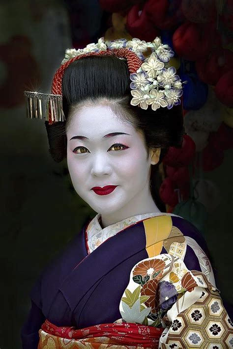 Meiko In Gion By Paul Keates 500px Japanese Geisha Japan