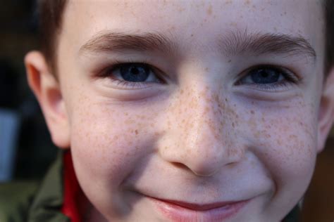 Fotos Gratis Persona Chico Joven Niño Expresión Facial Labio