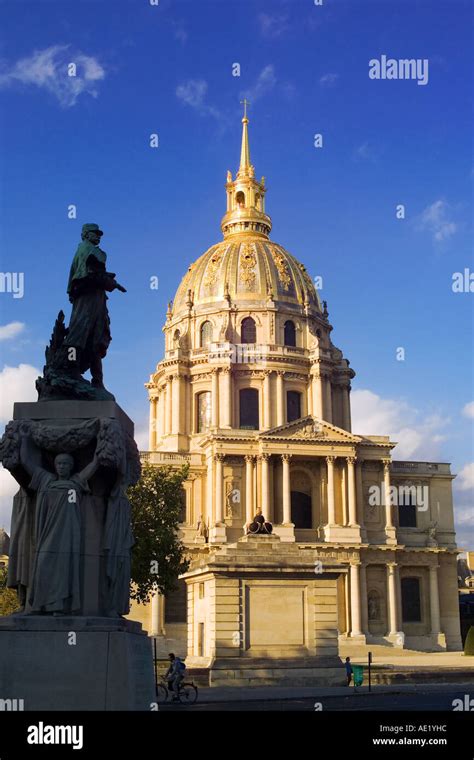 Général Joseph Galliéni Monument And Eglise Du Dôme Church Of Hôtel