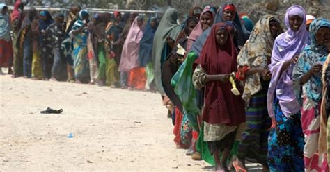 Unter den opfern seien 6 parlamentarier und 4 ranghohe ein sprecher der milizen kündigte an, aufständische aus ganz somalia würden auch die. Somalia: Die Menschen leiden unter Epidemien ...
