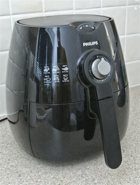 This manual is available in the following languages: Consumer Review: Review : Philips Airfryer (model HD9220 ...