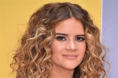 Maren Morris Wins New Artist Of The Year At The 2016 Cma Awards