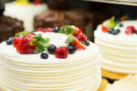 The 5 Best Grocery Store Cakes You Can Buy Grocery Store Cake Food