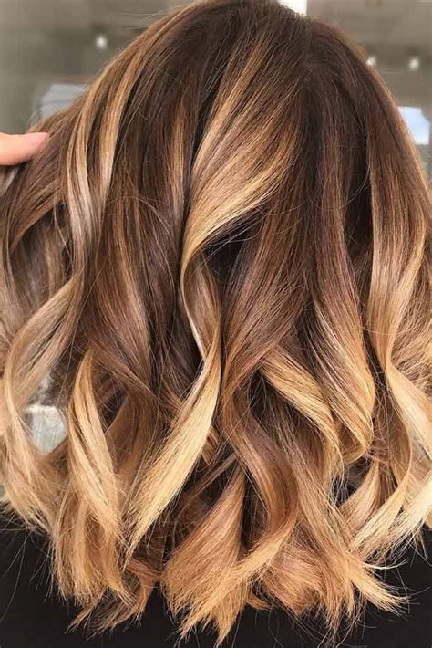 Gentle And Rich Honey Blonde Hair Color To Add Some Sweet Shine To Your