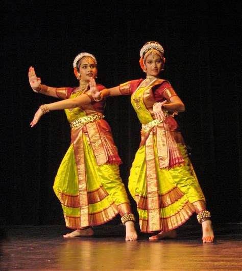 Kuchipudi Danseuses In Action Kuchipudi Is A Classical Indian Dance From Andhra Pradesh