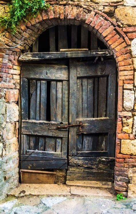 32 Creepy Abandoned Broken Windows And Doors Doors Rustic Doors