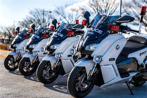 The design fits into the maxi scooter class. BMWのバイク「C evolution」が警視庁に納入! 輸入二輪ブランドとしては初めて - SUGI MAG (スギマグ)