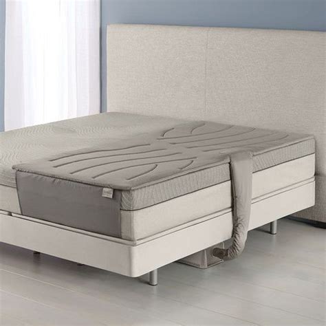 The mattress topper's baffle box construction helps the filling stay fluffy and evenly distributed, and it's soft and comfy to sleep on. 8 Best Cooling Mattress Pads and Toppers Reviews 2019