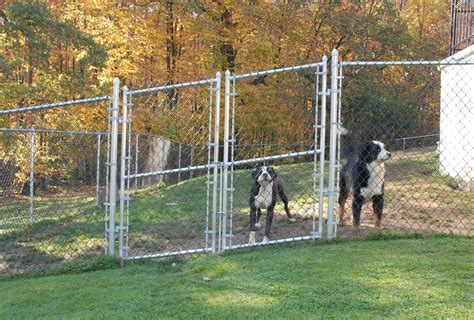 While these fences may not be suitable for all dogs, they are great for smaller dogs or dogs that will respect a visual barrier. Cheap Fence Ideas For Dogs In DIY Reusable And Portable ...