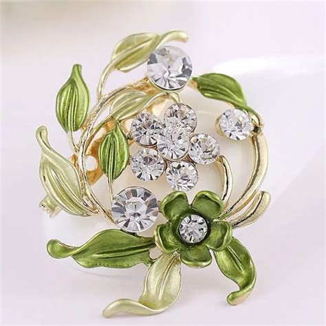 Elegant Retro Vintage Style Flower Brooch Pin Crystal Costume Jewelry