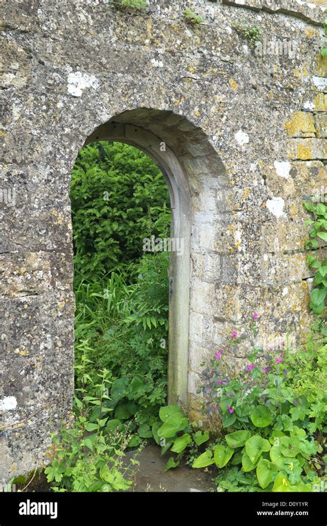Arched Doorway Garden Hi Res Stock Photography And Images Alamy