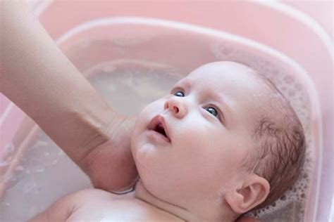 How To Make An Oatmeal Bath For Babies And Its Benefits