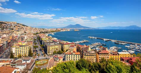 City Trip 5 Lieux Sublimes à Visiter à Naples Marie Claire