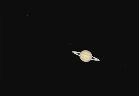 Observer Saturne La Magnifique Planète Aux Anneaux