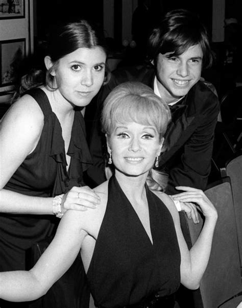 Carrie Fishers Life In Photos Rare Pictures Of Carrie Fisher Through