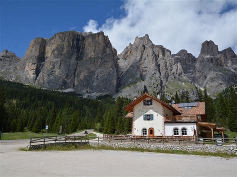 Medium Panoramic Tour Of The Dolomites Val Di Fassa And Val Gardena