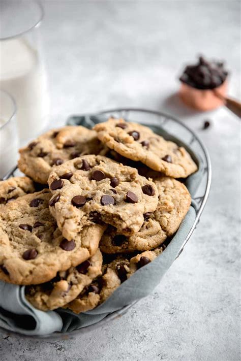 Soft and chewy oatmeal raisin cookies made with brown sugar, cinnamon, raisins, and rolled. Irish Raisin Cookies R Ed Cipe / Put 1 slice of dough on ...