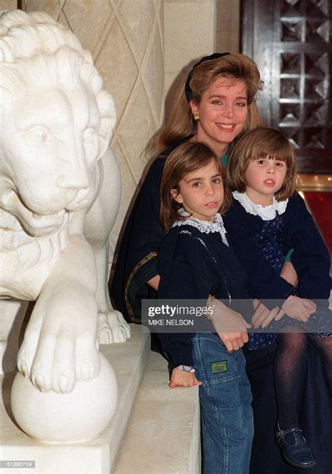 Queen Noor Of Jordan Poses With Her Daughters Raiyna An Jman At The News Photo Getty Images