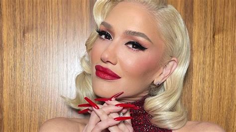 Gwen Stefani Highlights Tiny Waist In Sizzling Skintight Jumpsuit With