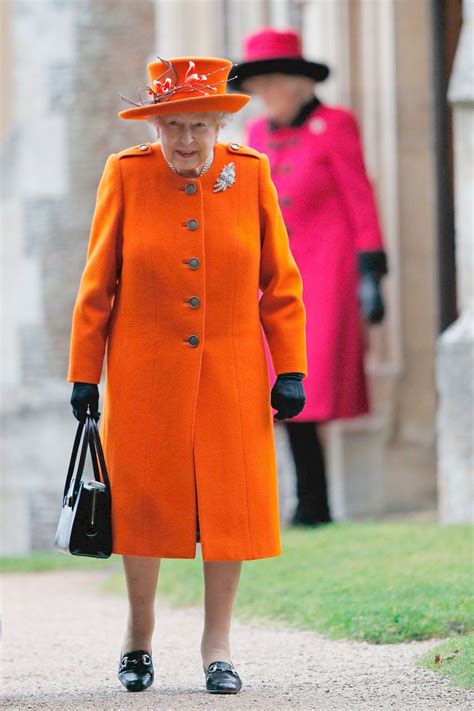 Queen Elizabeth Style In Pictures British Vogue Queen Outfit Queen