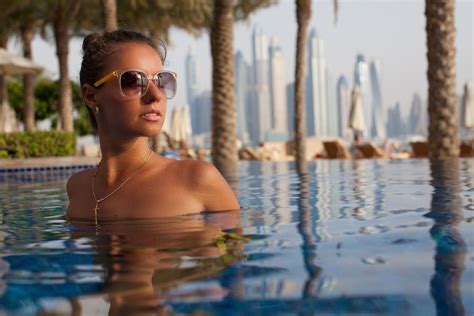 how to pick up girls in dubai and the best places to meet them