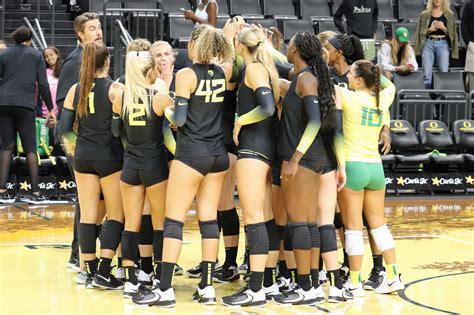 Oregon Ducks Volleyball Wins A Nailbiter At Ucla Addicted To Quack