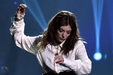 Lorde Apologizes For Extremely Poorly Chosen Whitney Houston Quote On