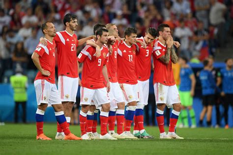 رئيسة كرواتيا تتخلى عن الدبلوماسية أثناء تشجيع منتخب بلادها. مونديال 2018: هكذا وصف الرئيس الروسي لاعبي منتخب بلاده بعد ...