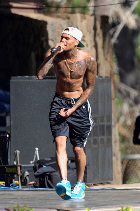 Chris Browns Sexiest Pics Breezy Chris Brown Chris Brown Shirtless