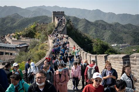 Chọn ngành quan hệ quốc tế trong bối. Nửa tỷ dân đi du lịch trong nước: Tín hiệu kinh tế Trung ...