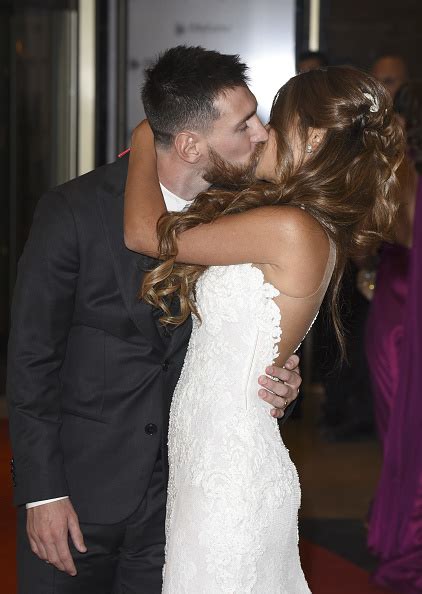 Lionel Messi And Antonella Roccuzzo Marry In Argentina And Share A Kiss