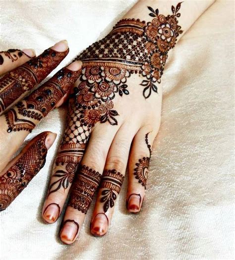 30 Exclusive Pakistani Mehndi Designs For This Wedding Season