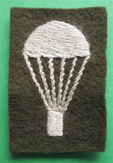 British Army Trained Parachutist Lightbulb Badge