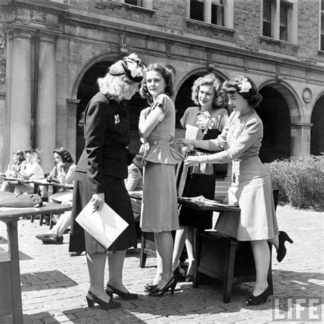 Class Held Outdoors 1940s Louis Fashion Vintage Photography