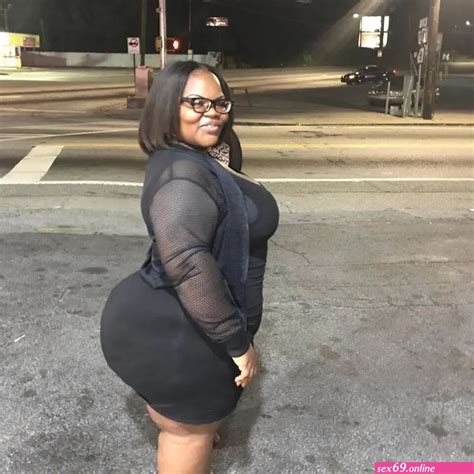 Sugar Mummy In Abuja Showing Their Fine Laps Pics Sexy Photos