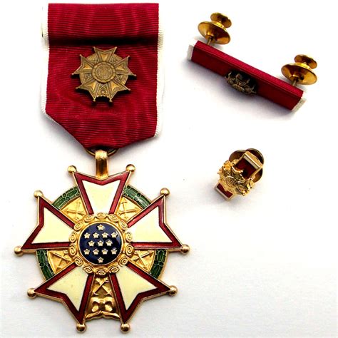 Legion Of Merit Usa Legion Of Merit Medal With Presentation Case And